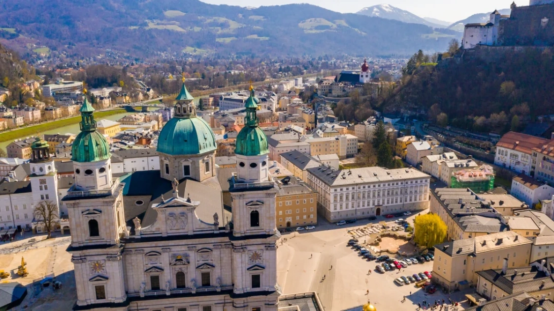 Exquisites Dinner mit Luxus Begleitdame in Salzburgs Top Restaurants