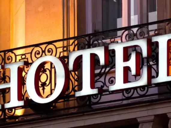 Check-In zum Escort-Date: So funktioniert die Hotelbuchung