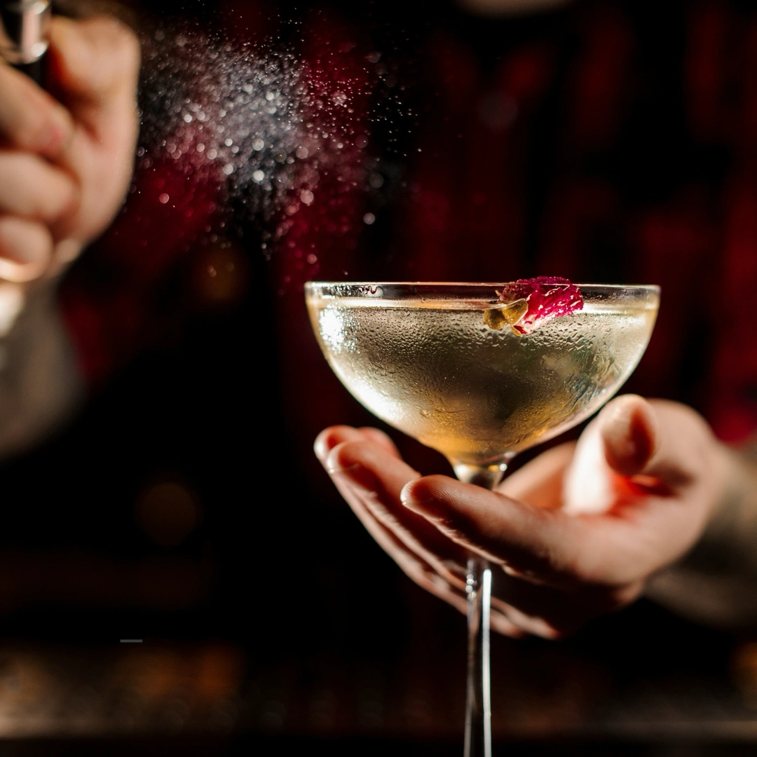 Woman hand is holding a cocktail glas