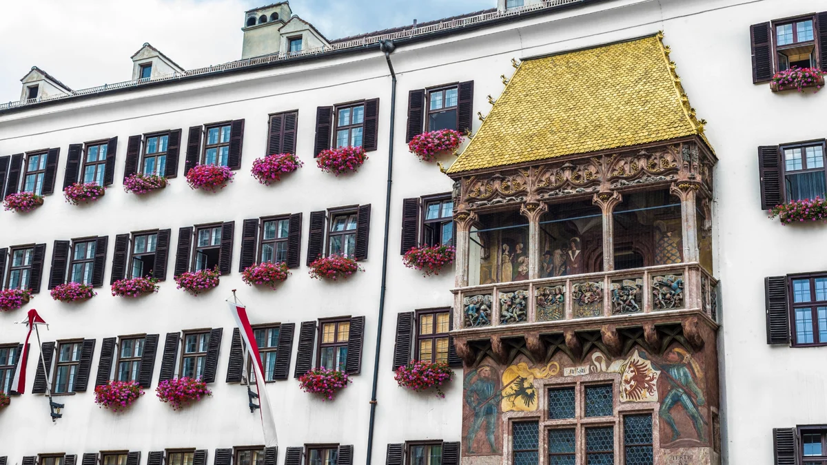 Couple enjoying a romantic city Innsbruck