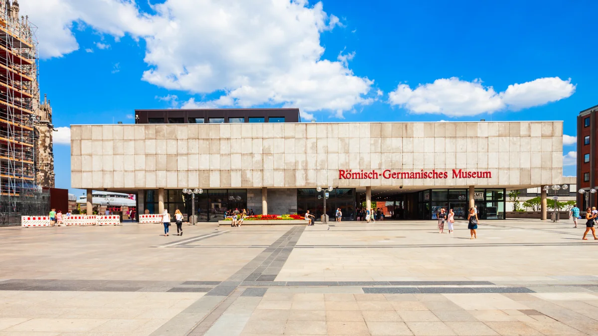 Escort lady exploring Cologne's cultural attractions