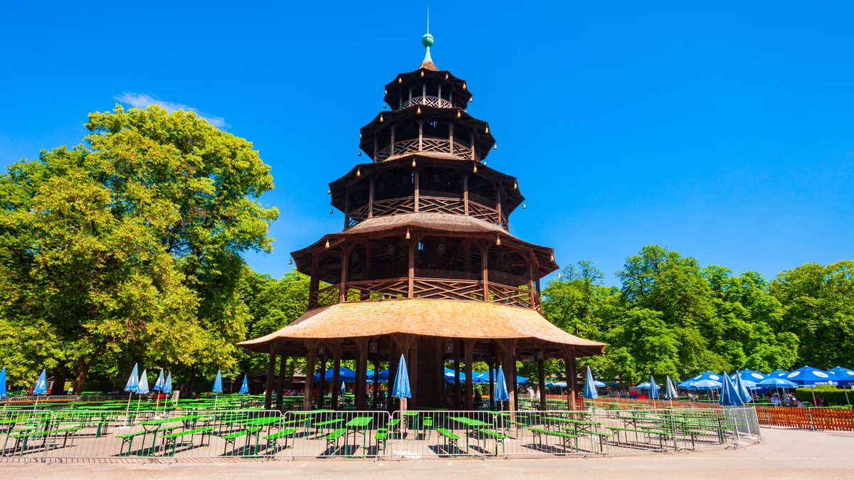 Elegante im englischen Garten in München